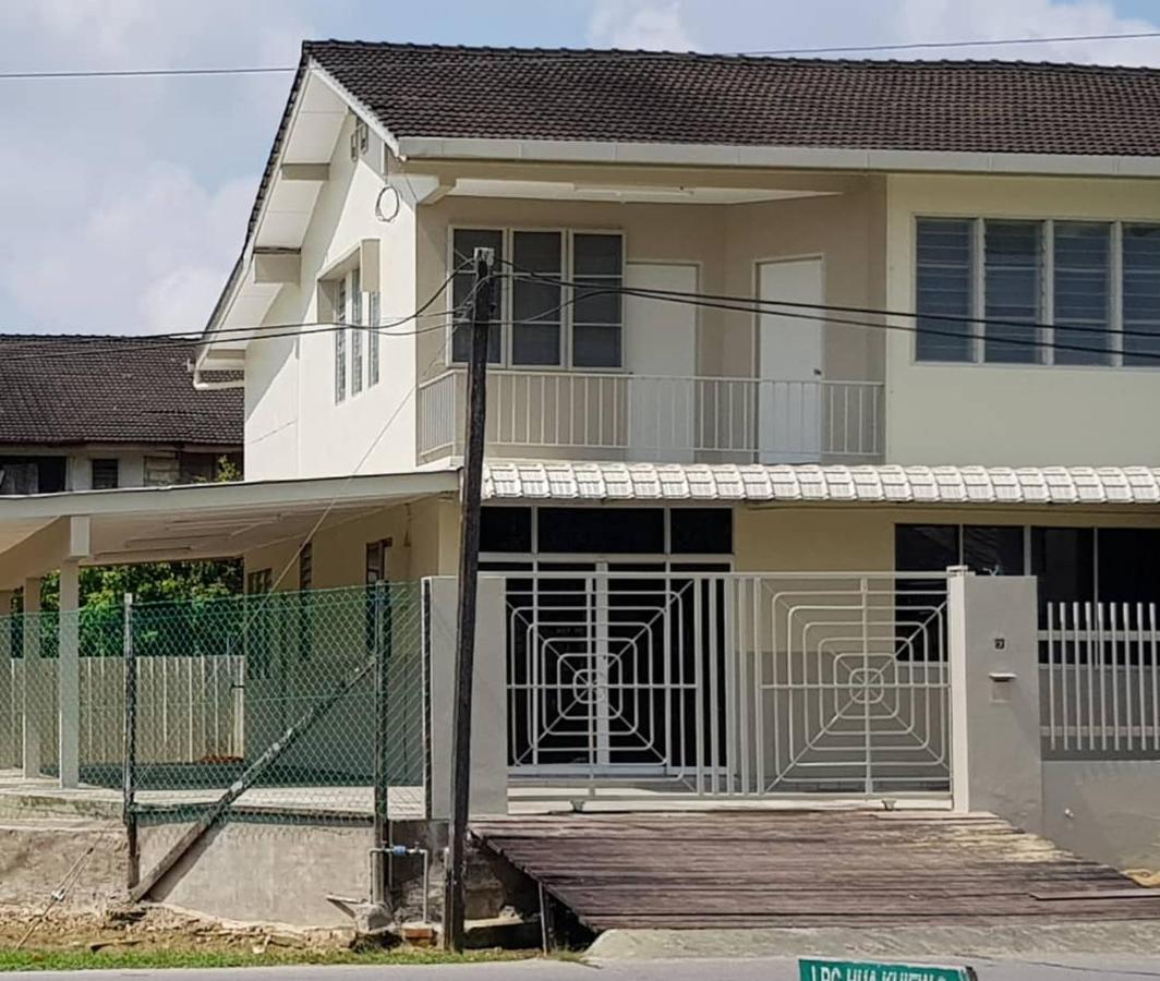 J & I B 3 Person With Shared Bathroom Homestay Sibu