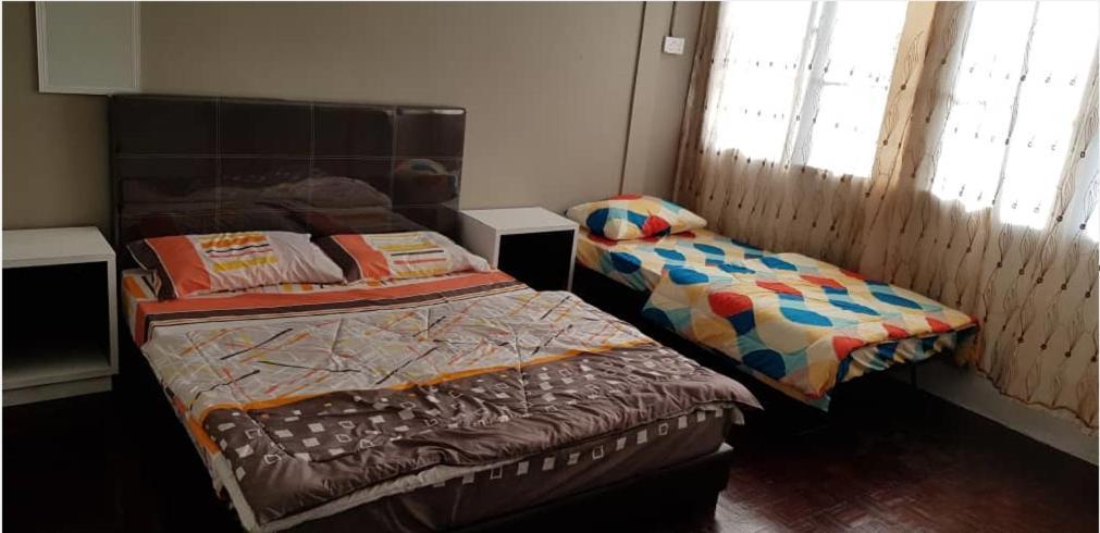 J & I B 3 Person With Shared Bathroom Homestay Sibu