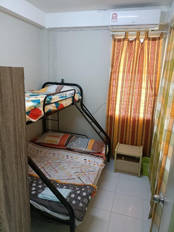 Homestay J & I B 3 Person With Shared Bathroom Sibu